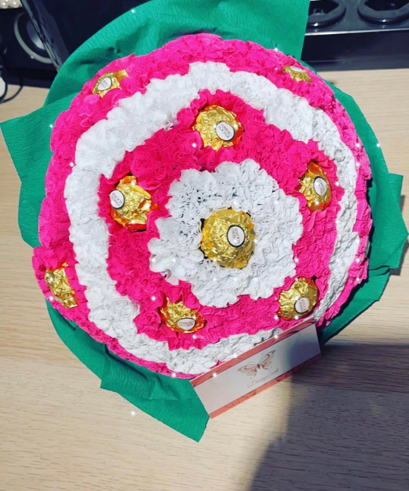 🌸 Bouquet de Flores de Papel com Ferrero Rocher – O Presente Perfeito para Encantar